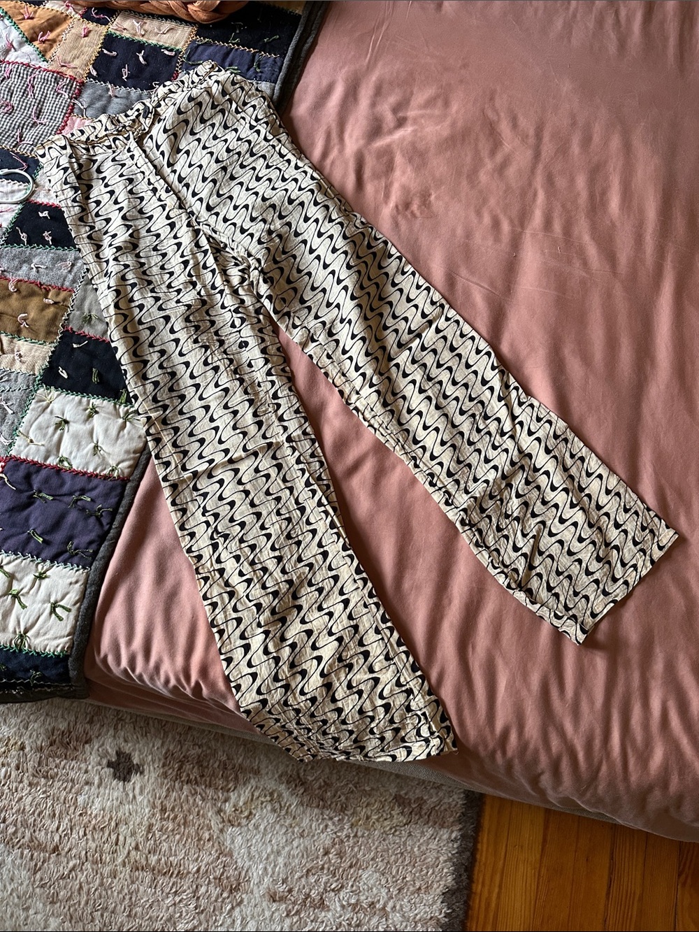 Gimaguas Cream & Black Wave-Print Bootcut Pants